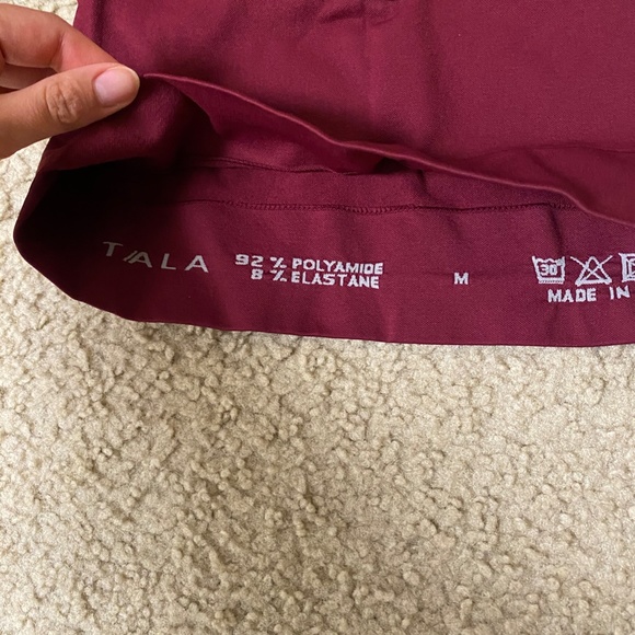 long sleeved red work out activewear crop top - Picture 3 of 3